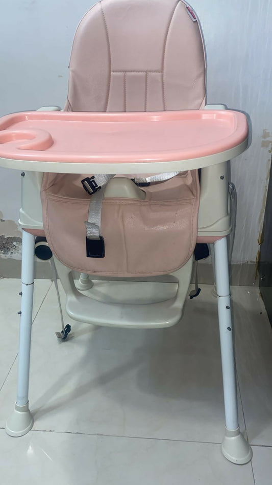 Make mealtime fun and safe with the versatile BABYHUG 3 in 1 High Chair in Pink!






