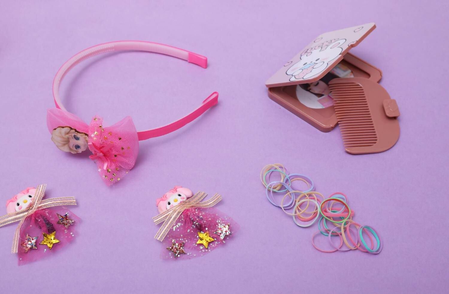 Lock up your little ones tresses with our new collection of hair accessories that are a must have for to instantly add glamour to any wardrobe. Update your little ones collection with this pretty hair accessory and she is all set for an updated look.