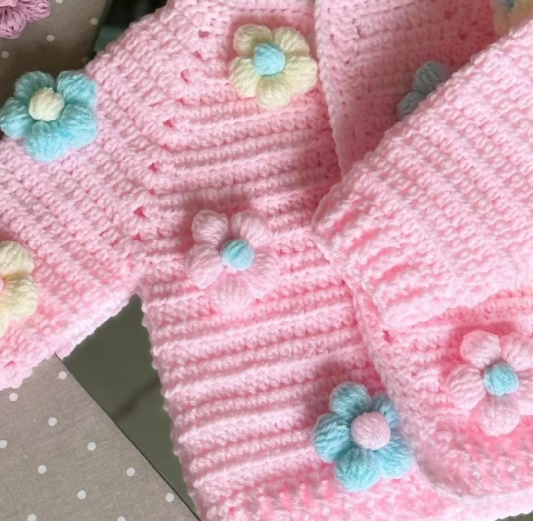  Baby sweater, headband, booties, cap, and mittens set – a cozy and stylish outfit to keep your little one warm and comfortable.