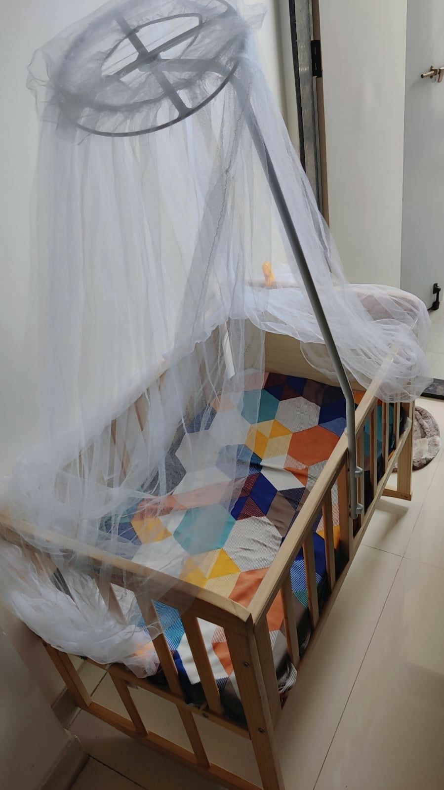 Invest in lasting comfort and versatility for your baby’s space with the Huny Huny 6-in-1 Crib, offering sleep, play, and storage in one stylish solution.