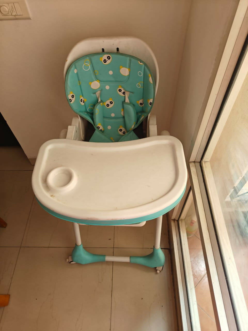 Ensure comfort and convenience with the R FOR RABBIT Marshmallow High Chair – featuring multiple recline positions, plush seating, and adjustable features for your growing baby.