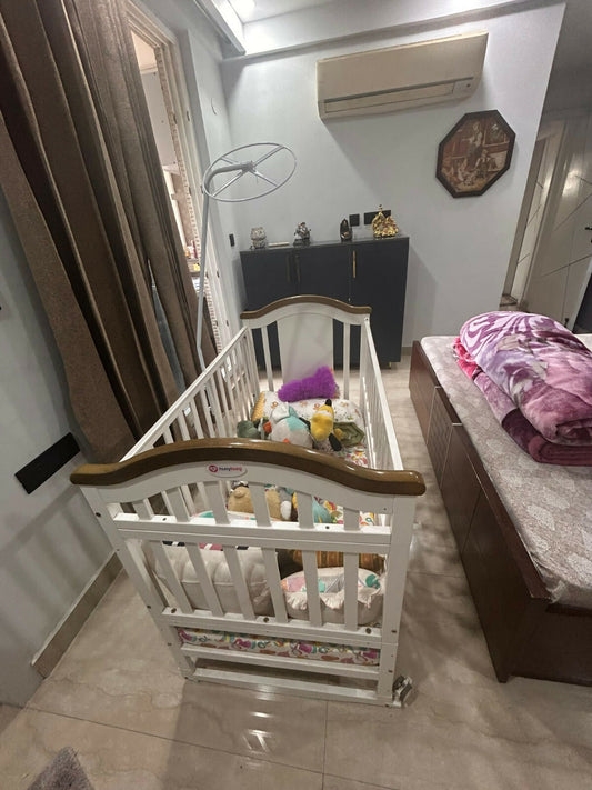 Sweet Dreams Begin Here – HUNY HUNY Crib for Your Baby’s Comfort and Safety!