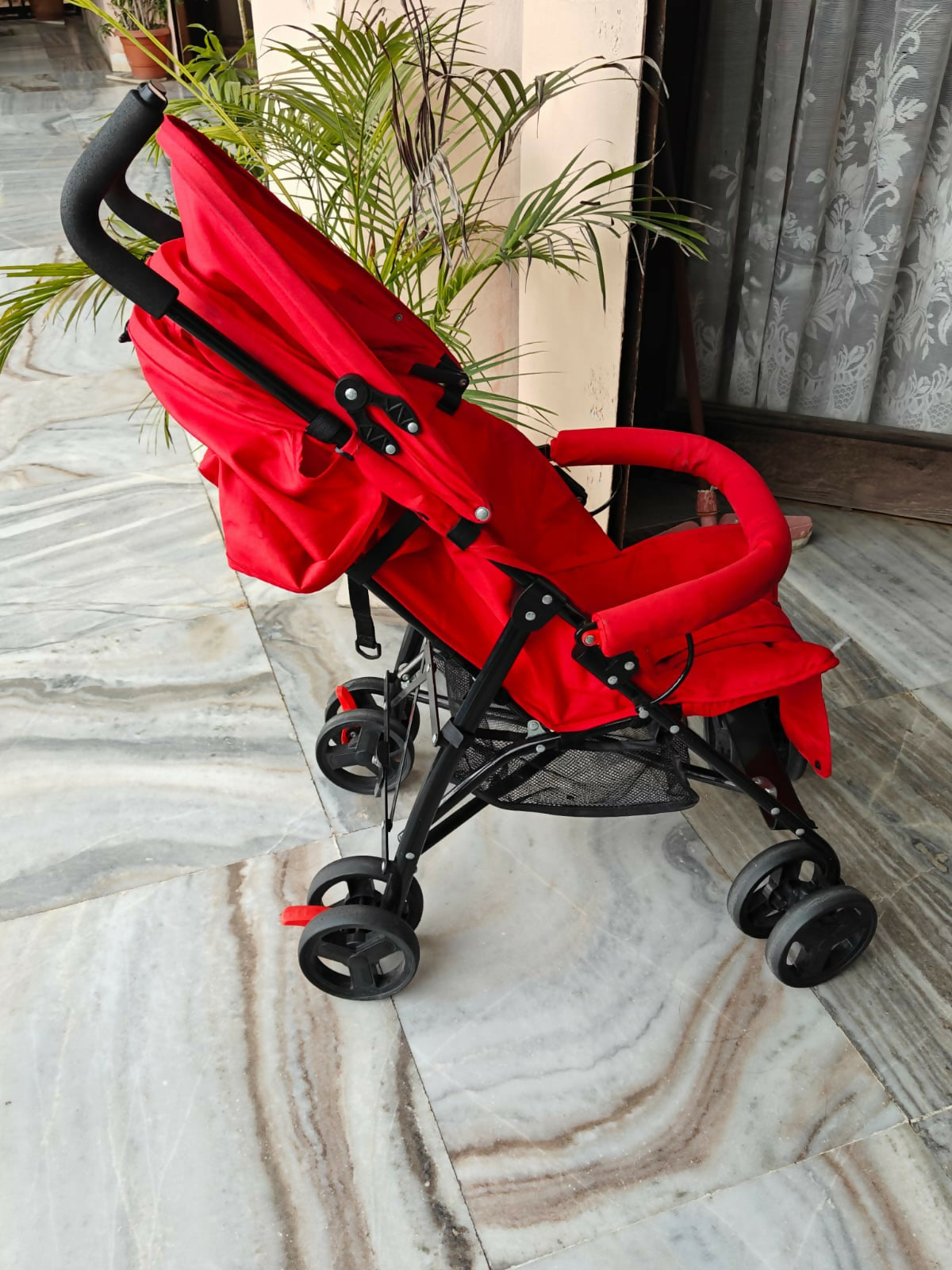 MISS AND CHIEF Baby Stroller provides comfort, safety, and style for your little one’s outdoor trips, ensuring a smooth and joyful ride.

