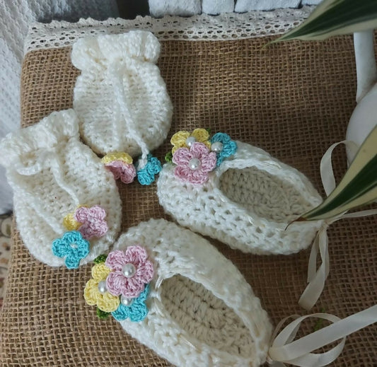 Crochet booties and mittens set