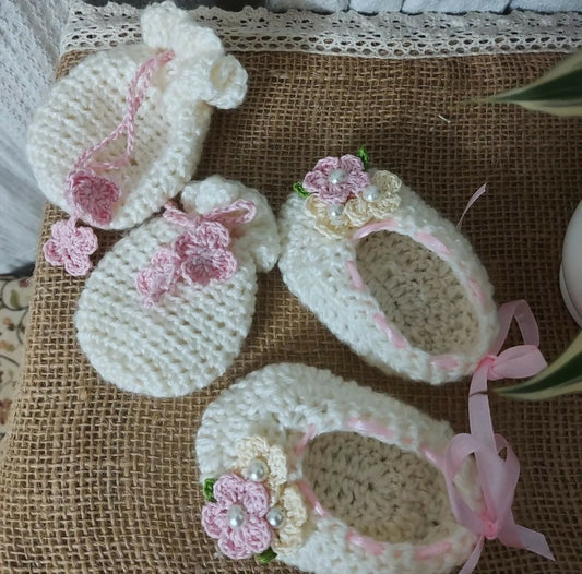 Crochet booties and mittens set