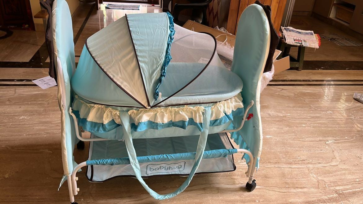 Ensure your baby's comfort and safety with the BABYHUG Lion Print 2 In 1 Cradle Cum Bassinet – featuring a mosquito net and cradle swing lock for added protection. Stylish and functional, perfect for any nursery.