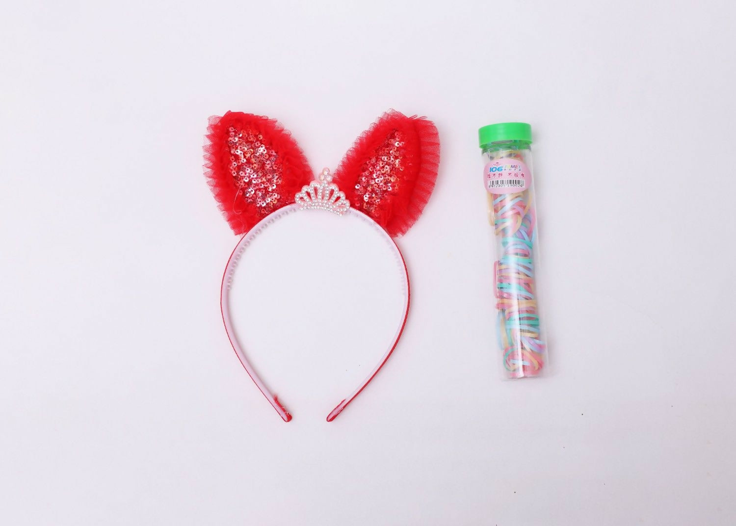 Update your little ones collection with this pretty hair accessory and she is all set for an updated look.