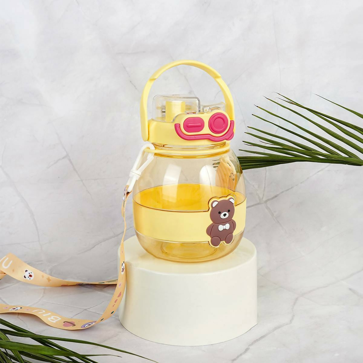 Kids Sipper is the ideal choice for the growing kid. The sipper's contoured shape and anti-slip texture grips make it easy for little hands to hold the cup. 