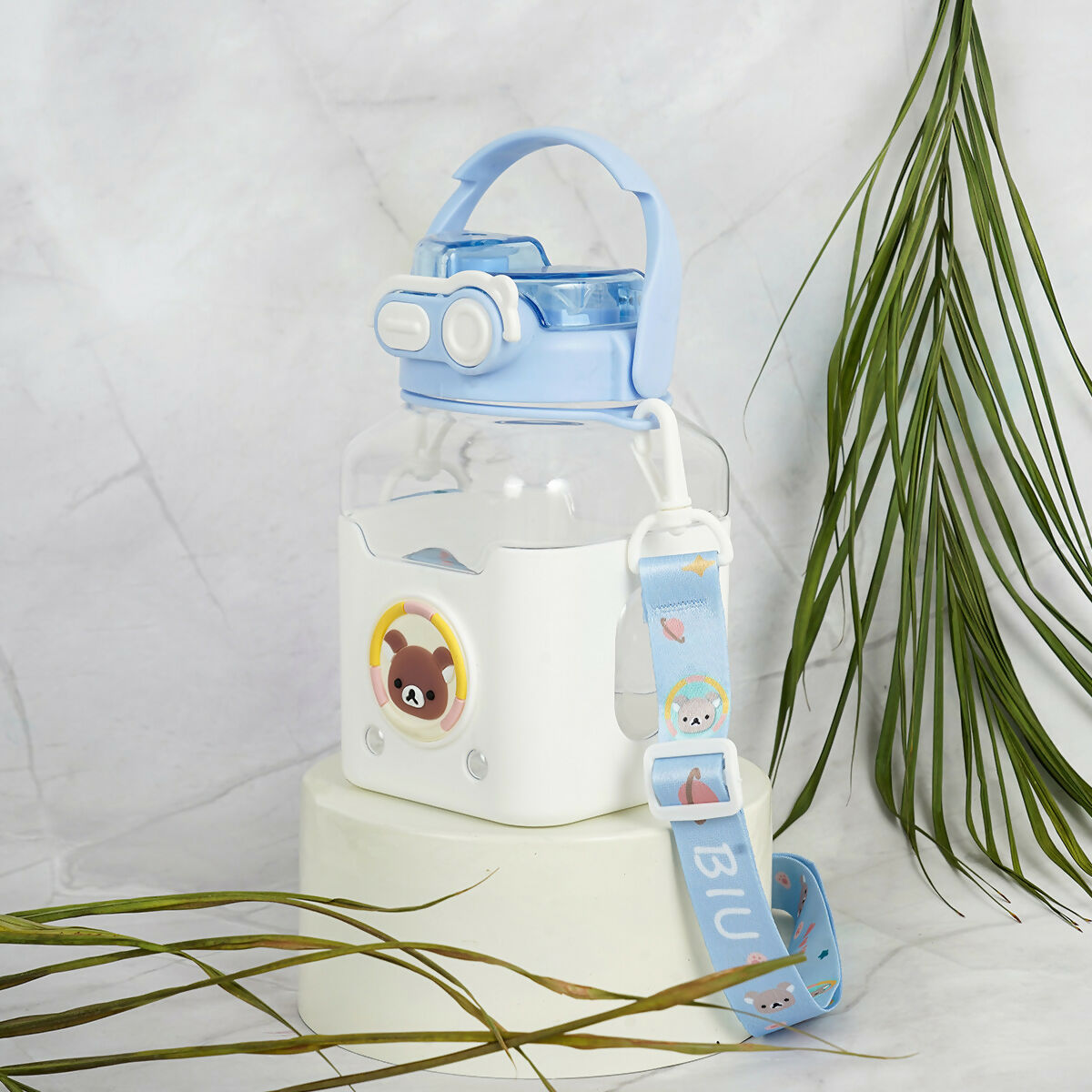 Kids Sipper is the ideal choice for the growing kid. The sipper's contoured shape and anti-slip texture grips make it easy for little hands to hold the cup.