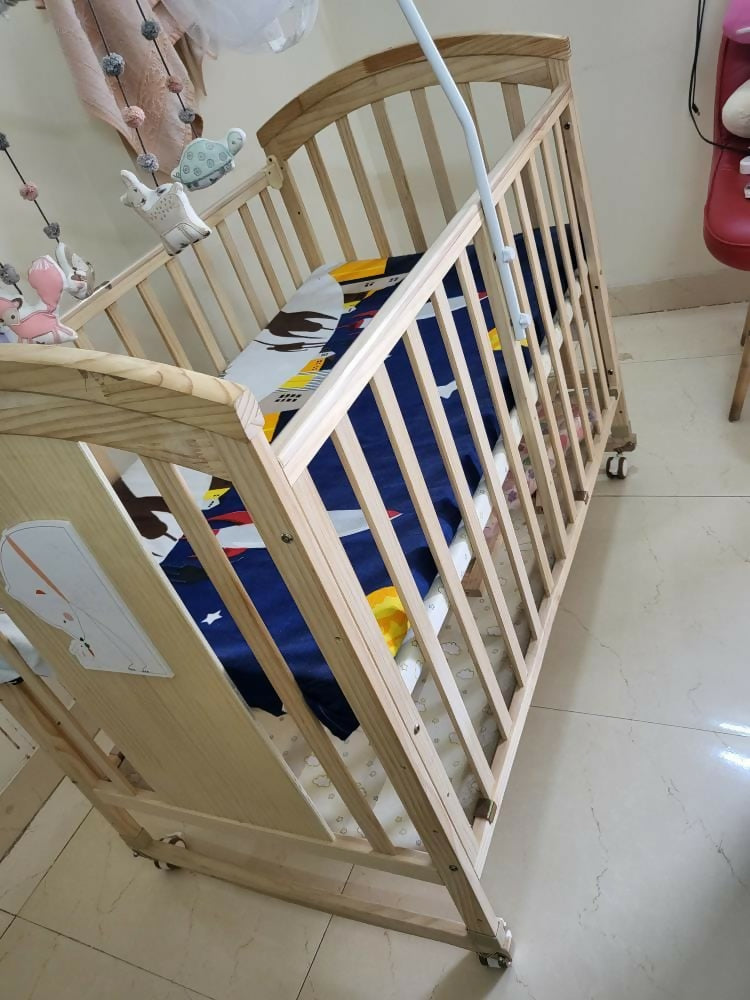 HunyHuny Multifunctional Baby Crib combines style, comfort, and versatility, growing with your baby from crib to toddler bed and more!