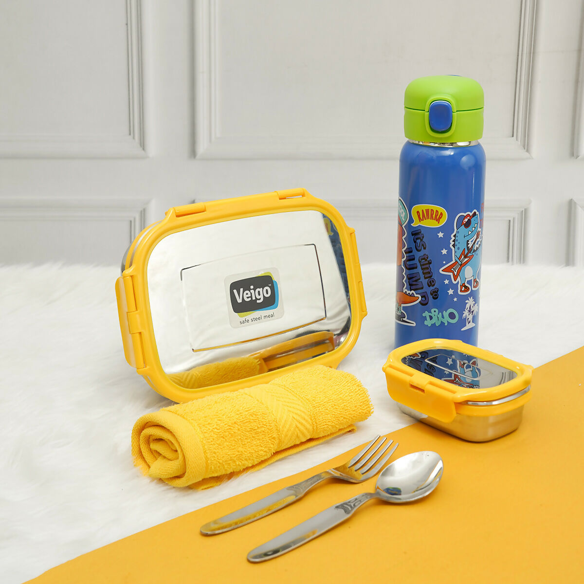 This Bento lunch box will keep your food, sandwiches, soups, beverages fresh for lunch, so you can pack your kids' lunches in the morning, and it will stay warm until lunch time.