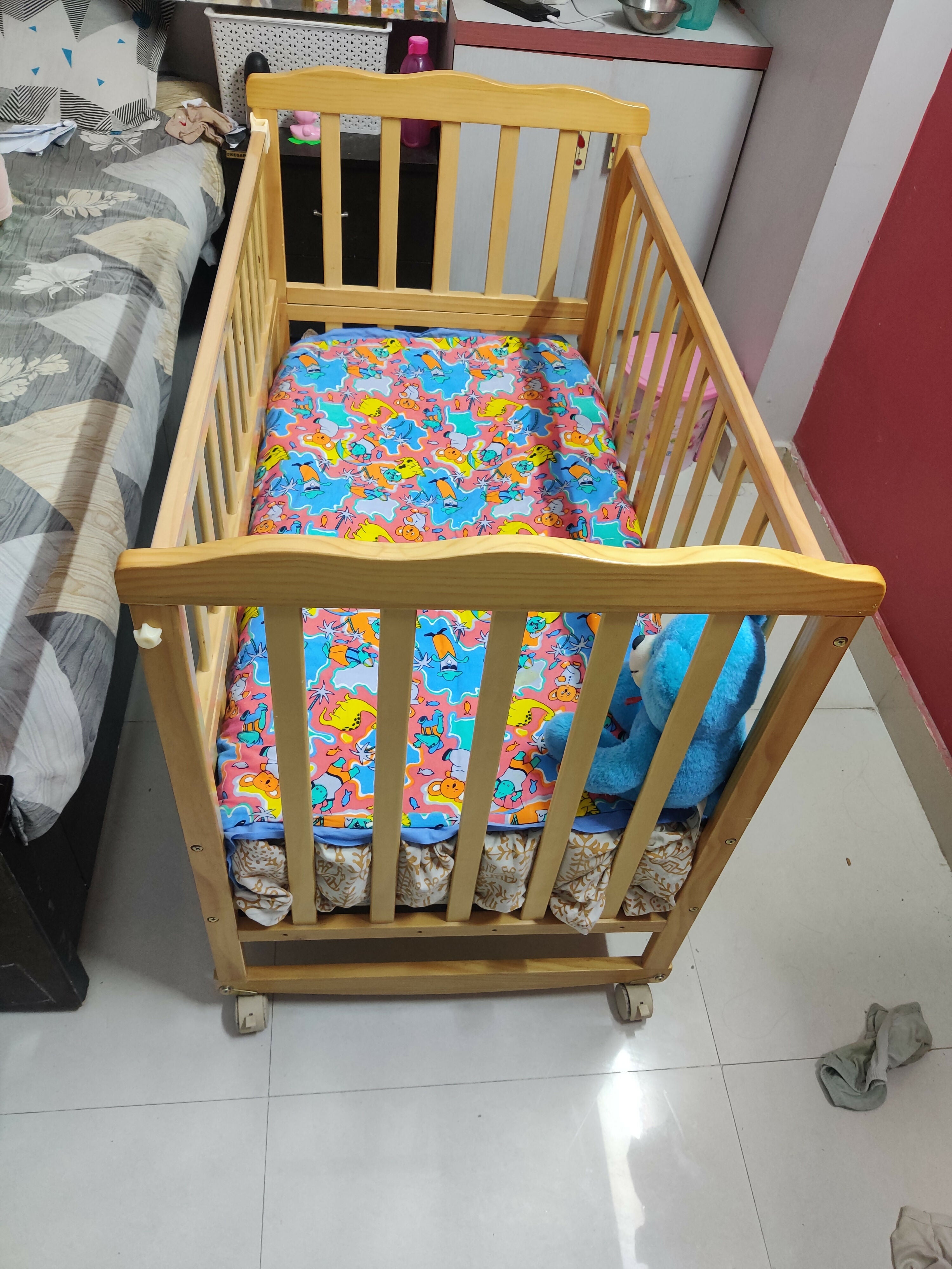 BABYHUG Wooden Cot Cum Rocker With Mattress And Mosquito Net