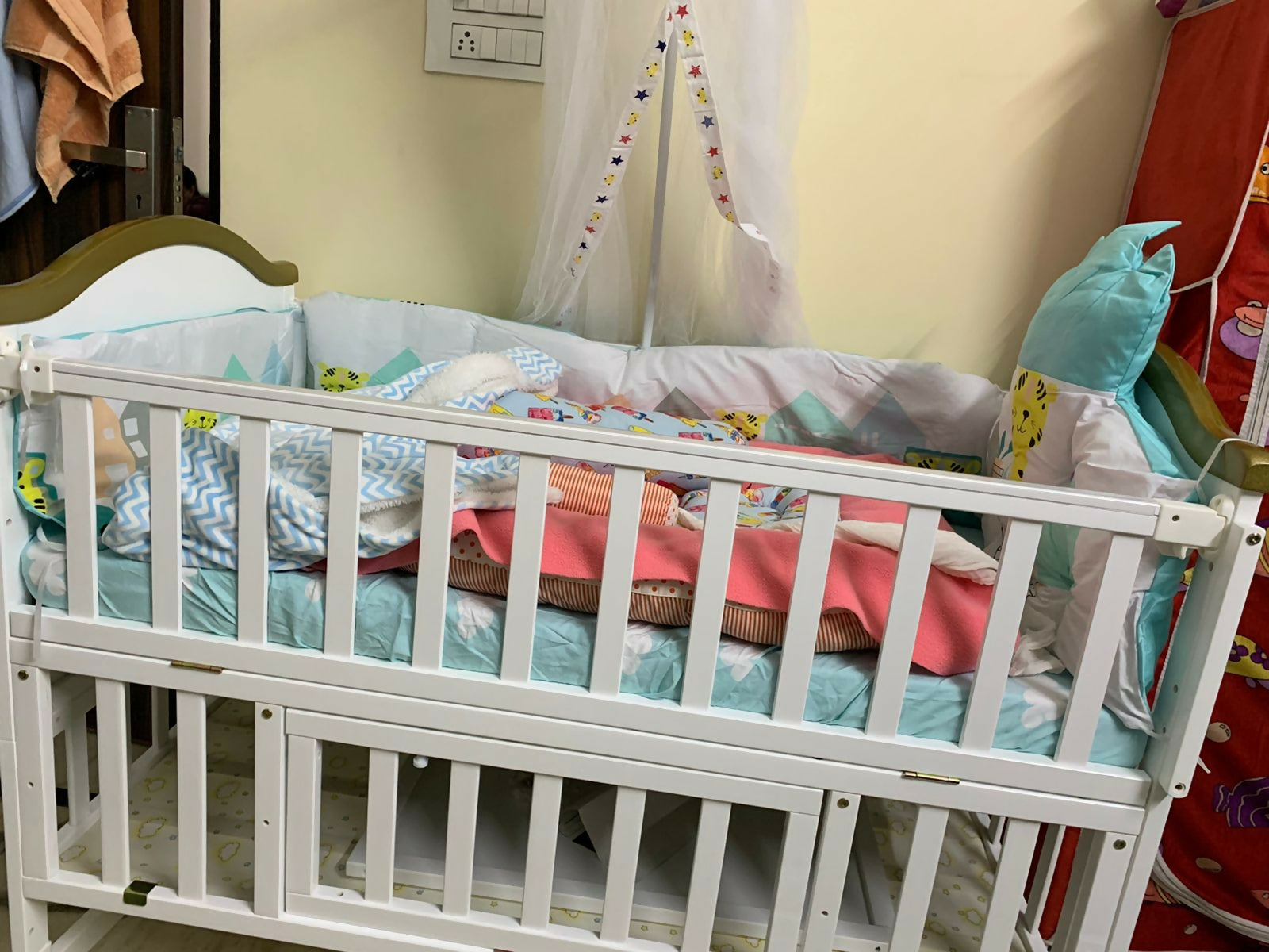 The StarAndDaisy Premium 12-in-1 Baby Bed Cot Crib is the perfect nursery essential, growing with your child while offering versatile features like cradle, bed, and desk functionality, with convenient storage!