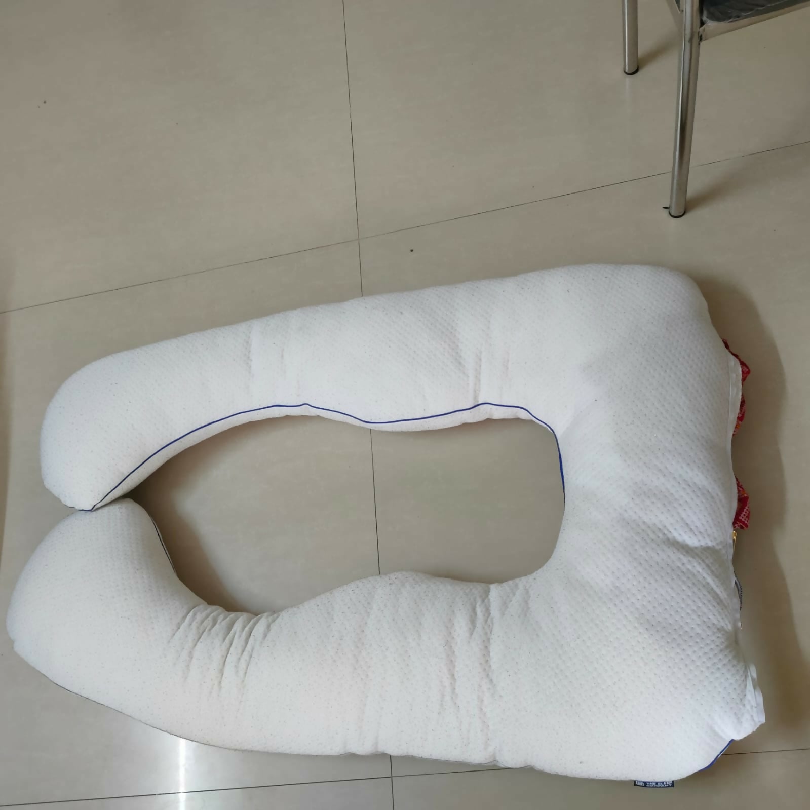 U-Shaped Pregnancy Pillow - Full Body Support for Expecting Mothers, Ensuring Comfort and Better Sleep.