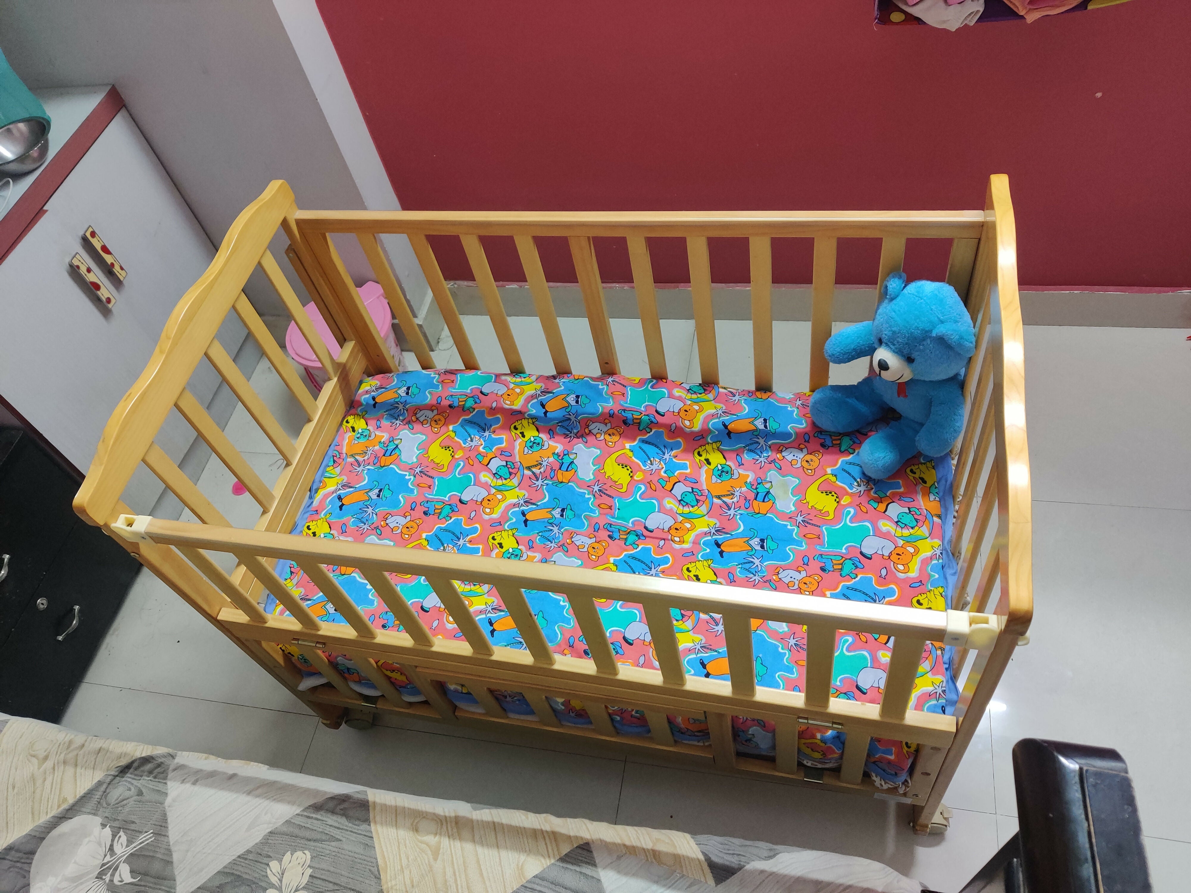 BABYHUG Wooden Cot Cum Rocker With Mattress And Mosquito Net