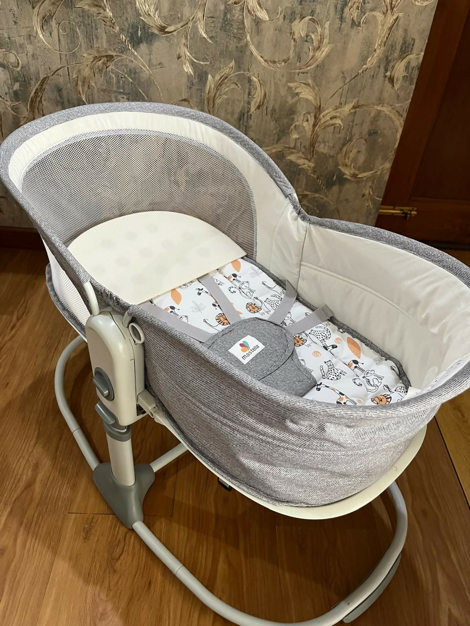 The Mastela Deluxe 6-in-1 Multifunction Bassinet is the all-in-one solution that grows with your baby, offering comfort, safety, and convenience in every stage of development!