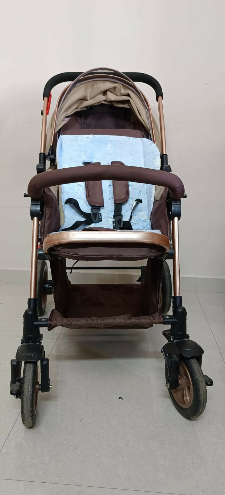 HunyHuny Stylish Stroller Pram with Reversible Handle Bar – Comfort, Safety, and Luxury for Your Baby.