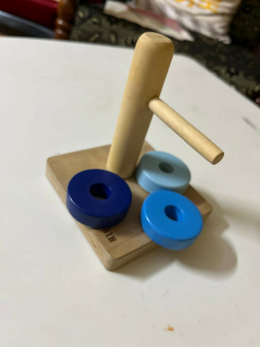 Stimulate creativity and fine motor skills with the B4 Brain Wooden Curved Dowel, crafted from high-quality, natural wood with a non-toxic finish.