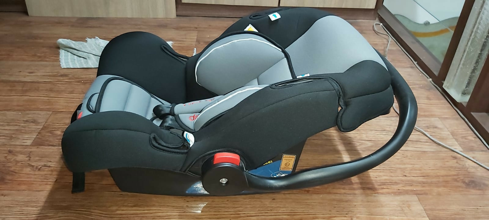 LUVLAP 4-in-1 Carry Cot/Car Seat (Model 18236) offers unmatched comfort, versatility, and safety, adapting effortlessly to every stage of your baby’s early years!