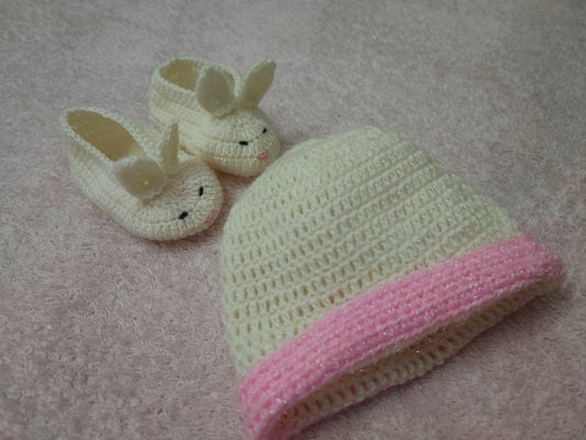 Adorable Cap and Booties Set for Baby - Soft, Warm, and Stylish Newborn Essentials.