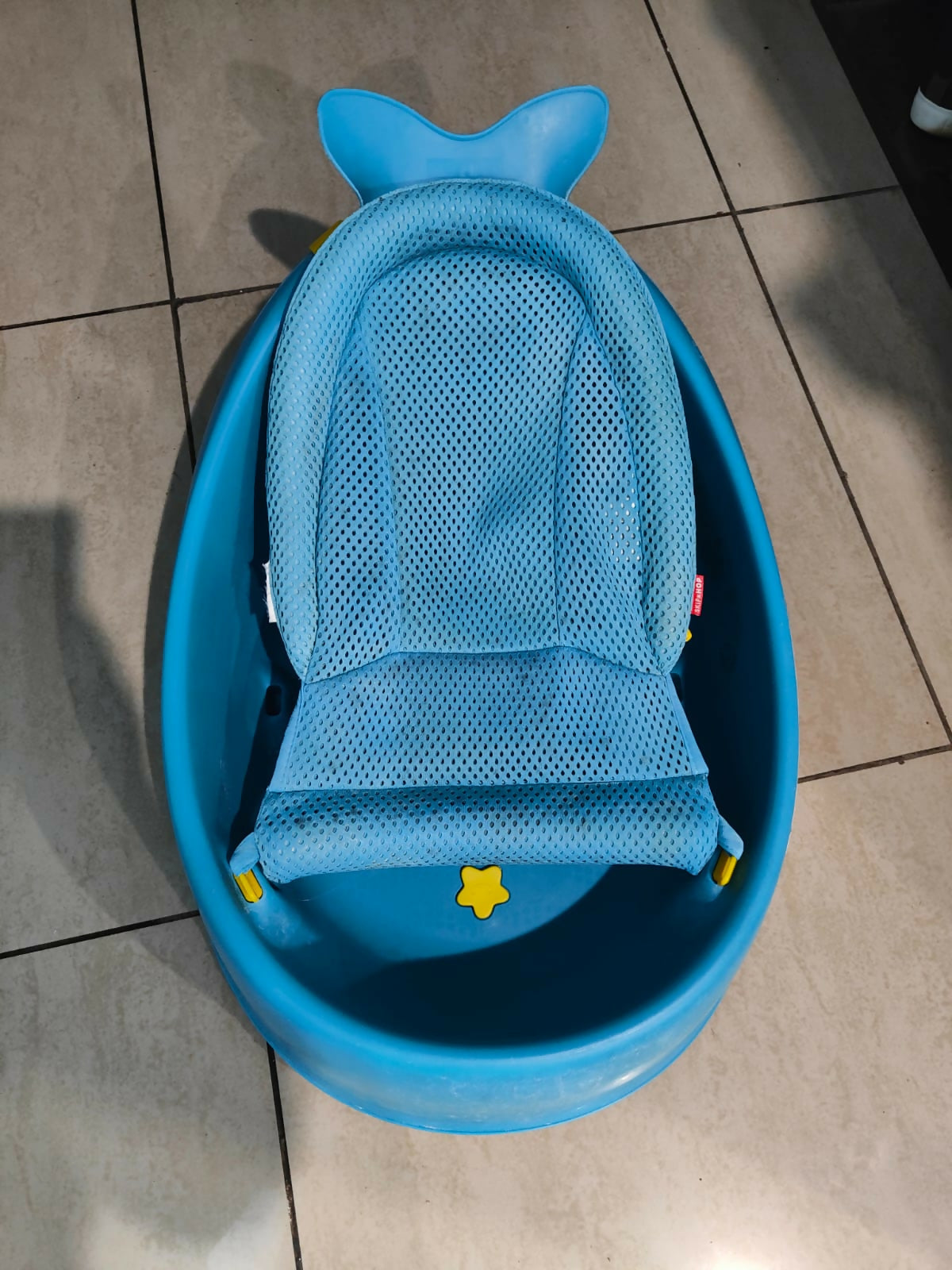 SKIPHOP Moby Bathtub with Sling: Adjustable 3-level support, safe and comfy design for newborns to toddlers.