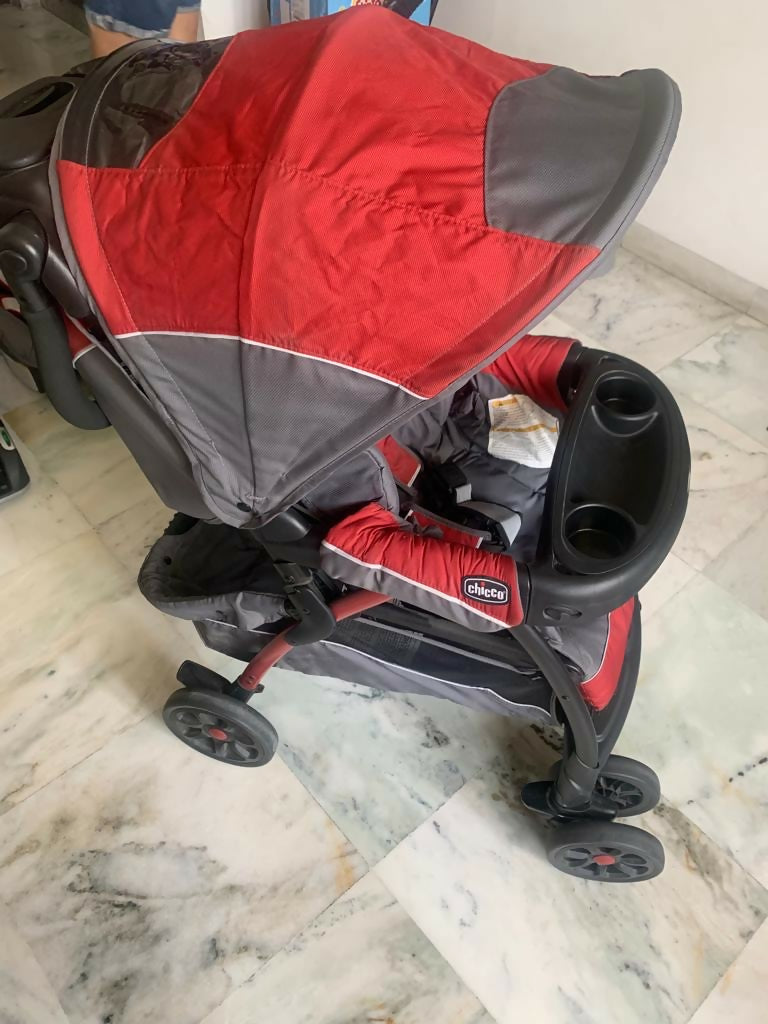 Chicco Stroller/Pram for Baby – Comfortable, secure, and easy-to-use stroller with a reclining seat, adjustable canopy, and compact fold.