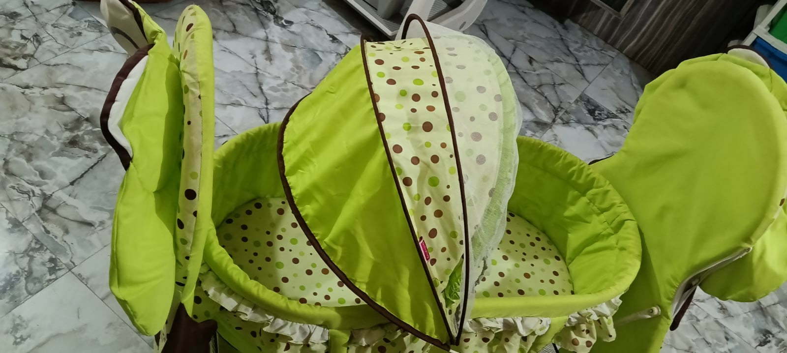 BABYHUG Froggy Print Cradle With Mosquito Net And Swing Lock function - Green Storage Basket, Wheels with Lock