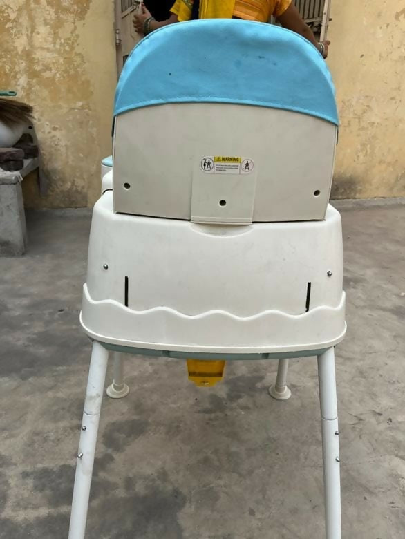 The Supples 4-in-1 High Chair is a safe, comfortable, and versatile high chair for babies and toddlers, featuring adjustable settings, a detachable tray, and portable design perfect for feeding and play.