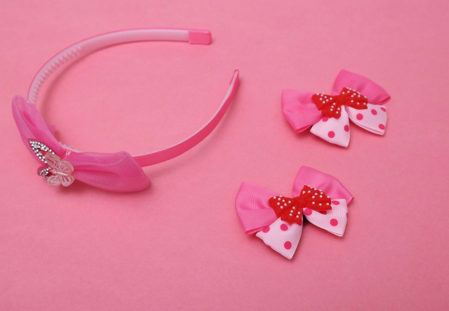 Lock up your little ones tresses with our new collection of hair accessories that are a must have for to instantly add glamour to any wardrobe.