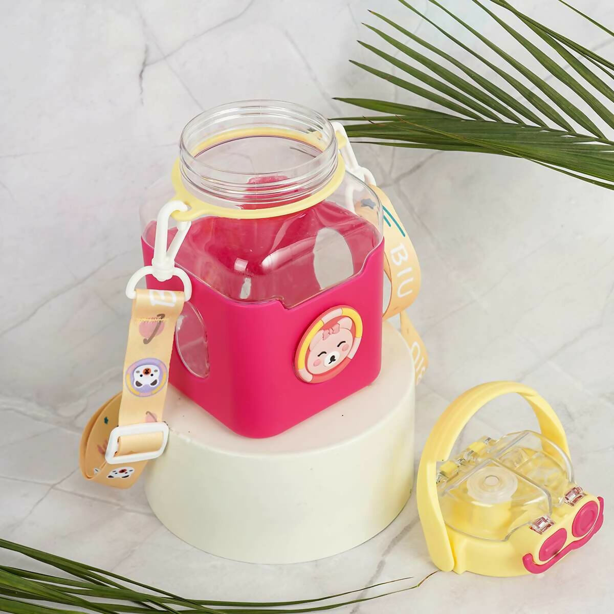 Kids Sipper is the ideal choice for the growing kid. The sipper's contoured shape and anti-slip texture grips make it easy for little hands to hold the cup. 