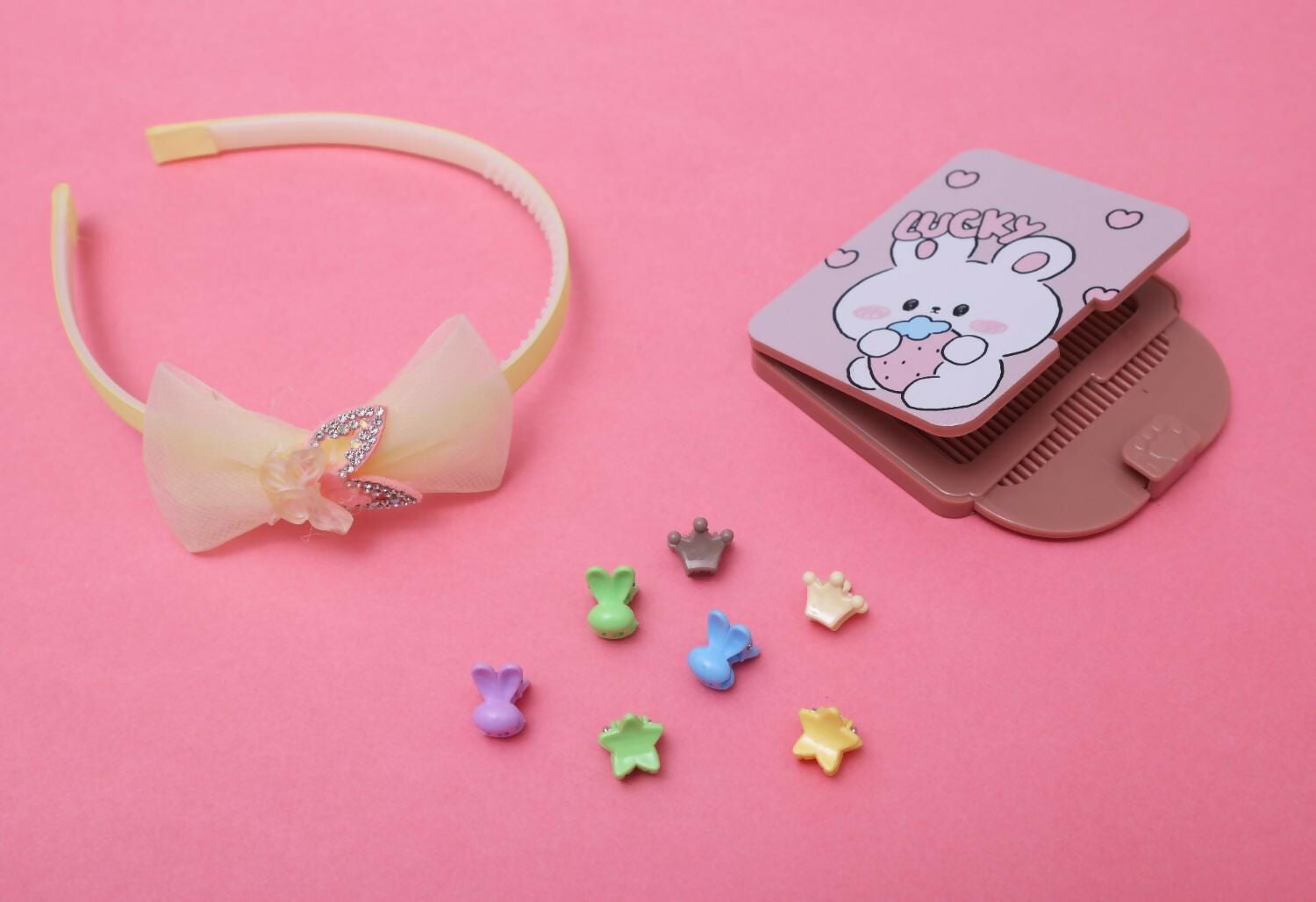 Lock up your little ones tresses with our new collection of hair accessories that are a must have for to instantly add glamour to any wardrobe. Update your little ones collection with this pretty hair accessory and she is all set for an updated look.