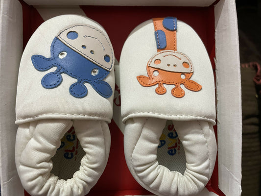 ELVES Baby giraffe cream shoes for newborn - PyaraBaby