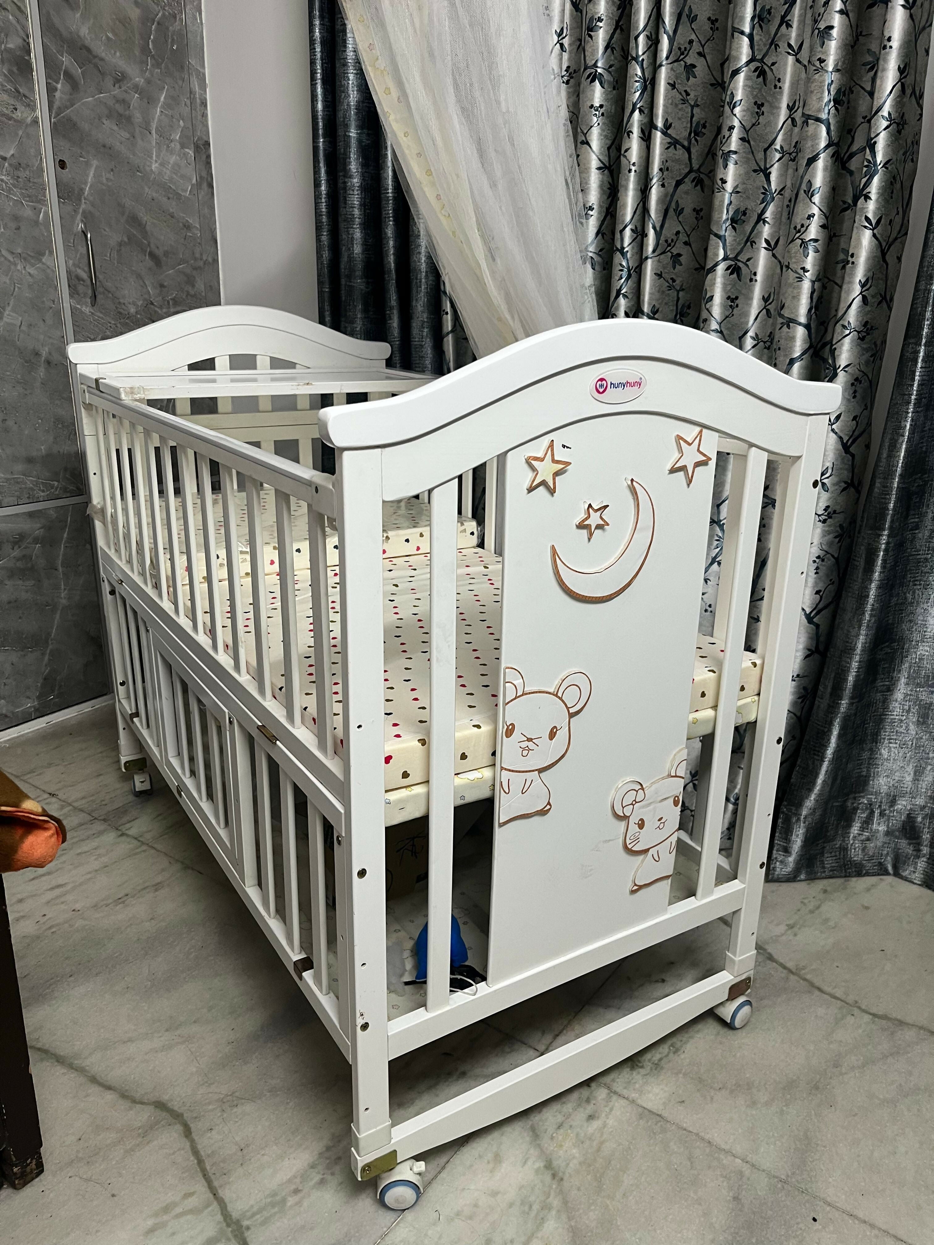 HUNYHUNY Premium Wooden Cot With Swing Cradle And Storage