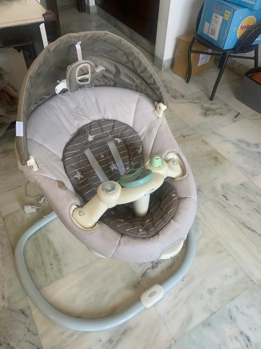 GRACO electronic swing and rocker – dual-function comfort with soothing motion, melodies, and premium build quality.