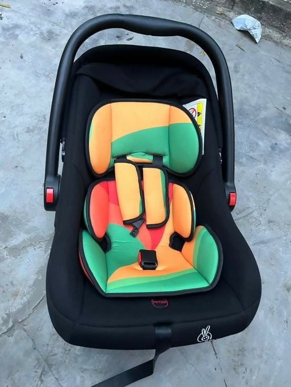 Travel in style and safety with the R for Rabbit Picaboo Baby Car Seat—multifunctional, colorful, and designed for your baby’s comfort and security!