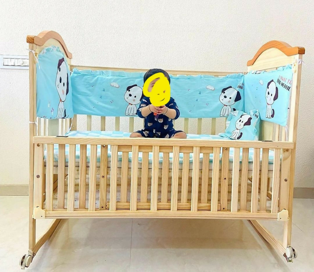 EALING MOM Cot/Crib offers a secure, stylish, and adjustable sleeping solution for your baby from newborn to toddler stage.