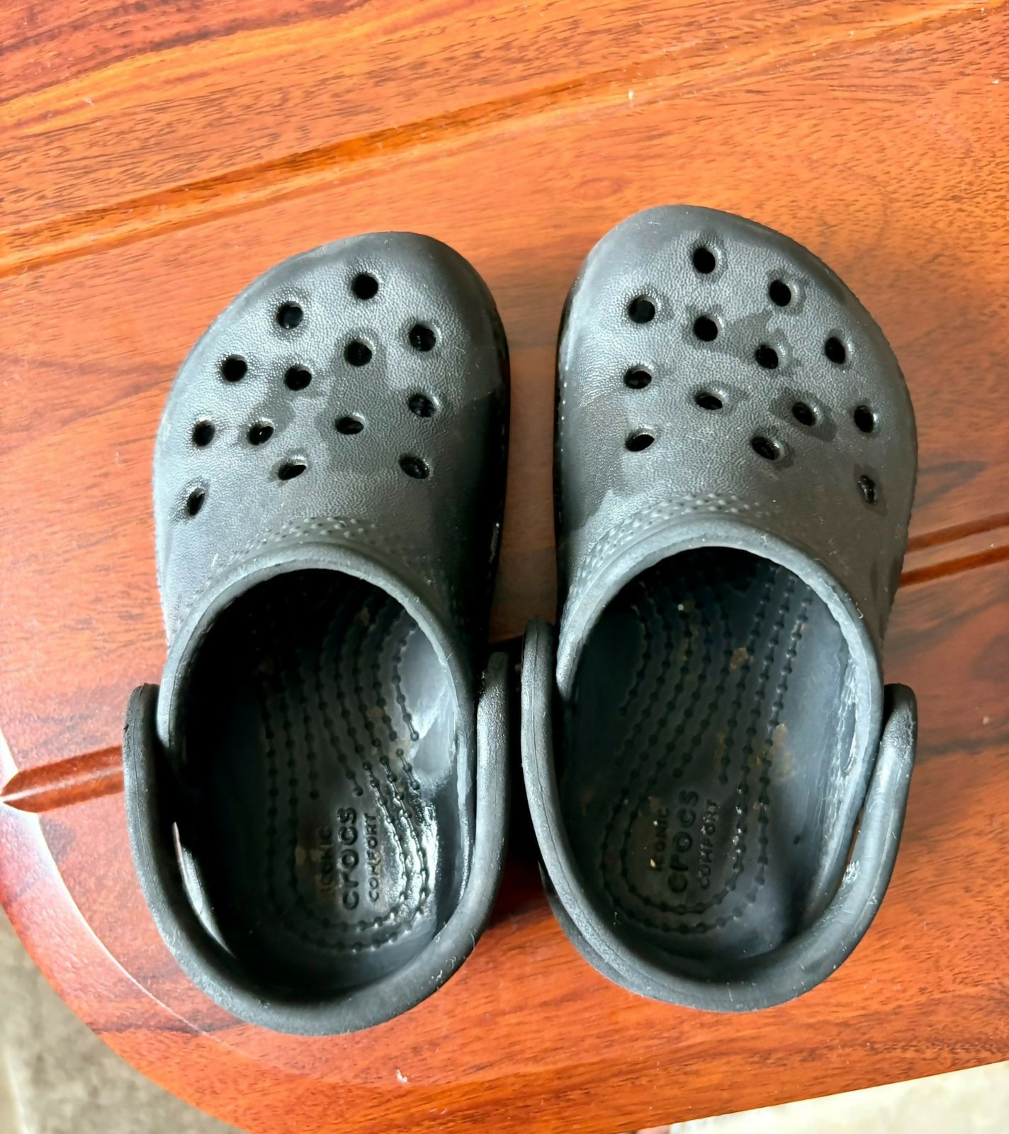  Keep your toddler’s feet happy and comfortable with Crocs—lightweight, durable, and perfect for endless adventures indoors or out!