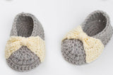 Crochet baby booties with bow