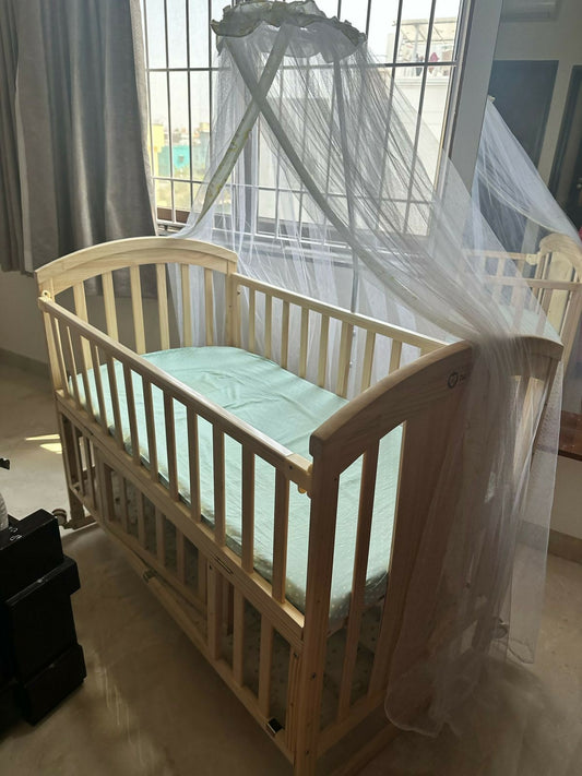 Safe, Comfy, and Stylish – HUNY HUNY Wooden Crib for Sweet Dreams!