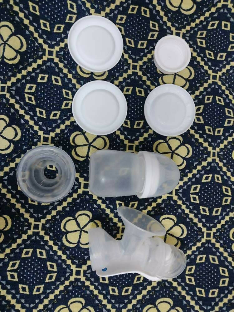 Manual breast pump