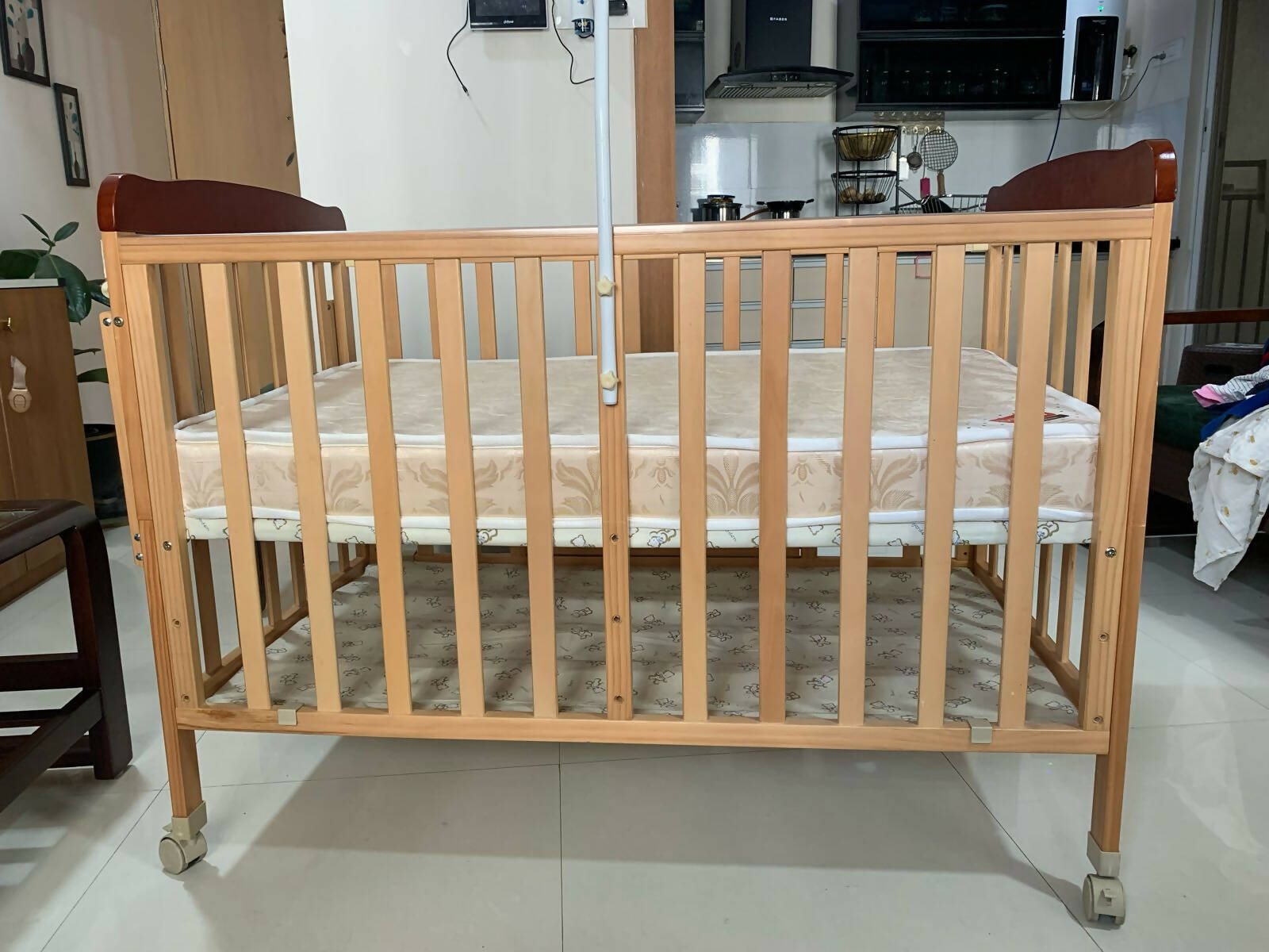 Babyhug hamilton wooden cot sale