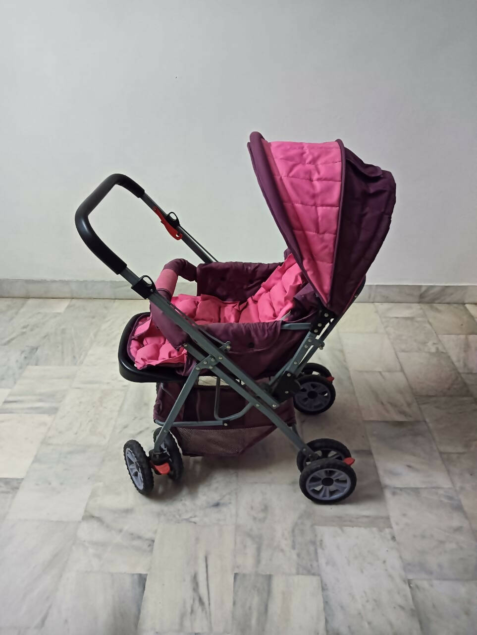 Babyhug cocoon stroller best sale