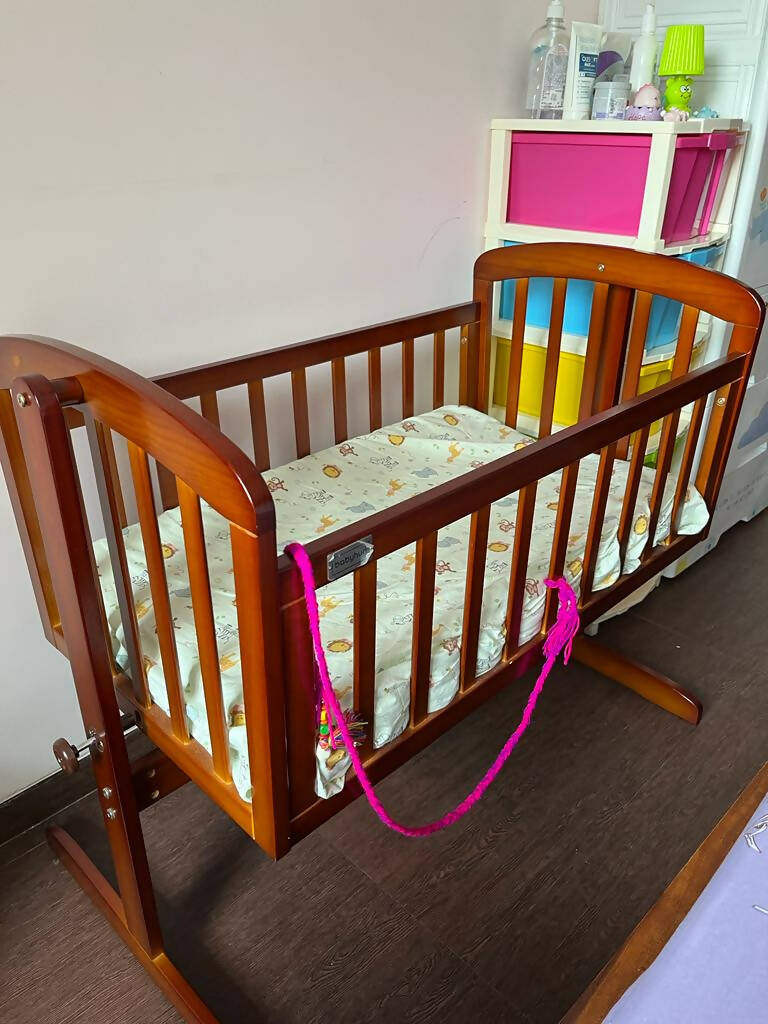 Babyhug hotsell wooden cradle