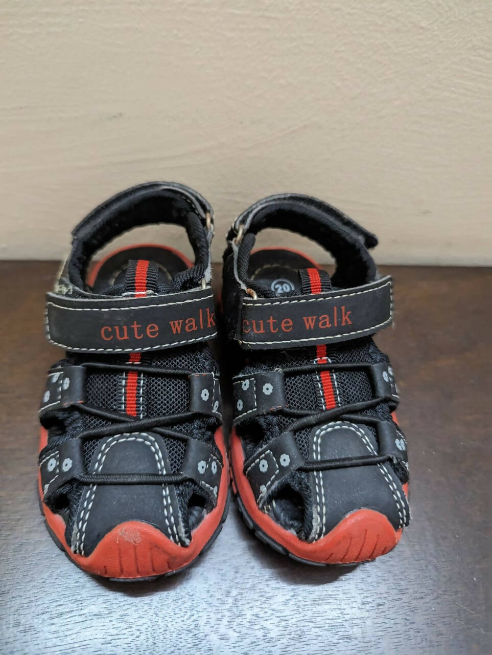 Cute walk baby on sale shoes