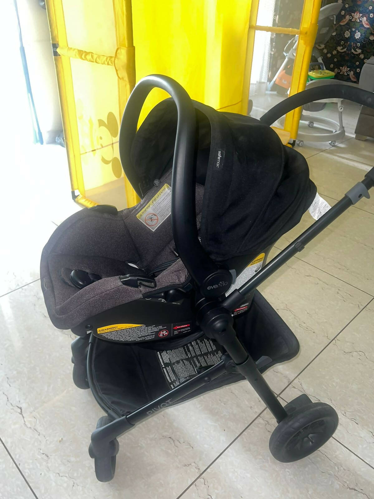 MOTHERCARE Evenflo Pivot Travel System - Black - PyaraBaby