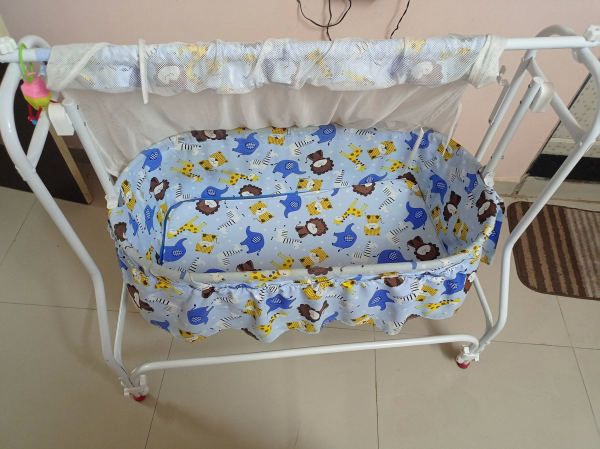 Babyhug cozy 2025 nest cradle