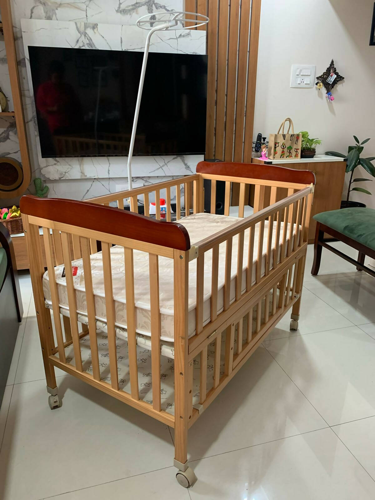 BABYHUG Hamilton Crib/Cot for Baby with Mattress, Dimensions: L117×W68×H89 cm - PyaraBaby